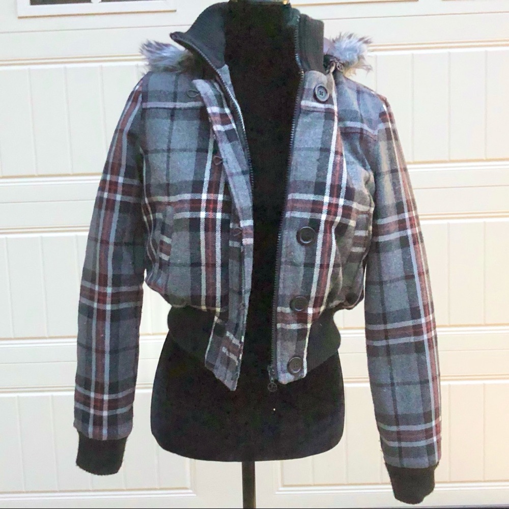 Cropped Puffer Jacket - image 2